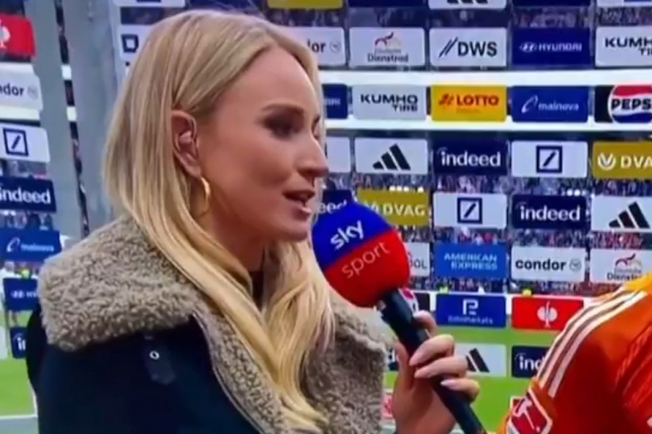 BLAM VEKA: Katarina pričala sa fudbalerom, pa napravila lapsus kakav se ne pamti na fudbalskim terenima! (VIDEO) BLAM VEKA: Katarina pričala sa fudbalerom, pa napravila lapsus kakav se ne pamti na fudbalskim terenima! (VIDEO)