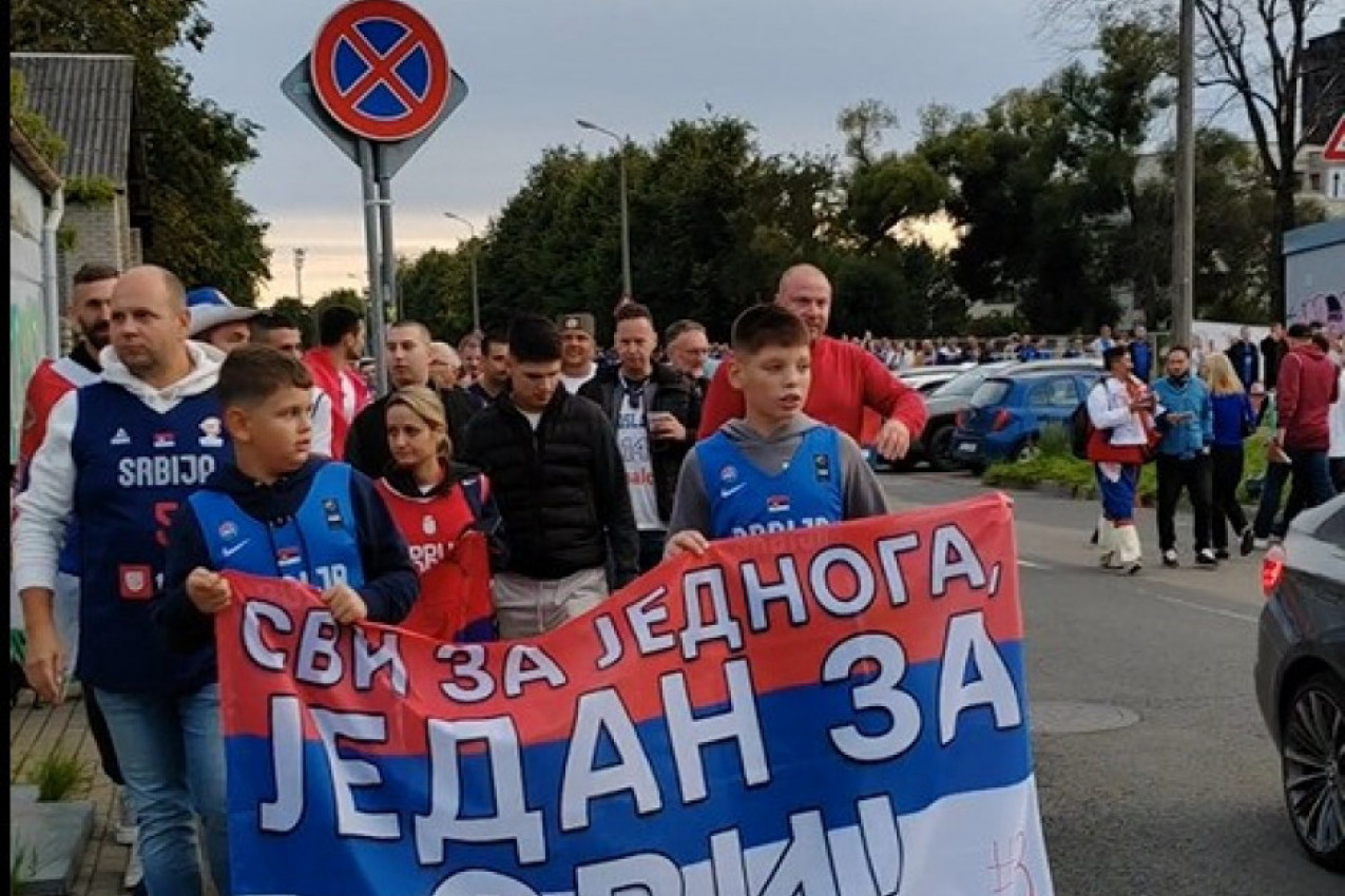 MA BRE, DA SE NAJEŽIŠ OD GLAVE DO PETE: "KOSOVO JE SRCE SRBIJE" ODZVANJA RIGOM – Srbi su stvarno nebeski narod! (VIDEO) MA BRE, DA SE NAJEŽIŠ OD GLAVE DO PETE: "KOSOVO JE SRCE SRBIJE" ODZVANJA RIGOM – Srbi su stvarno nebeski narod! (VIDEO)