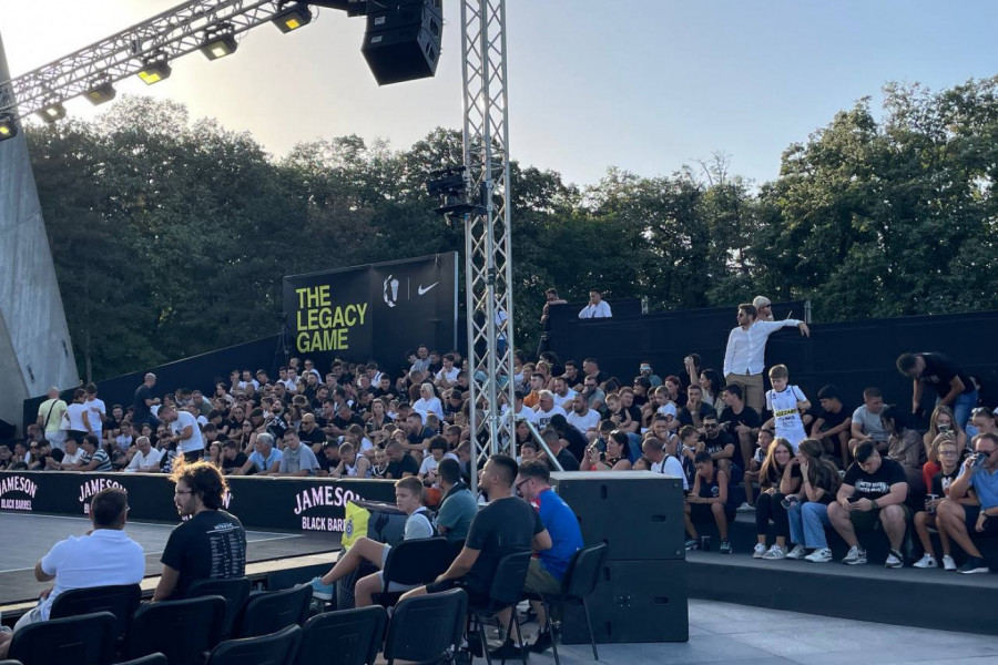 SPEKTAKL NA AVALI: KK Partizan predstavio nove dresove! Šampion u novom ruhu kreće u odbranu trofeja! (FOTO GALERIJA, VIDEO)