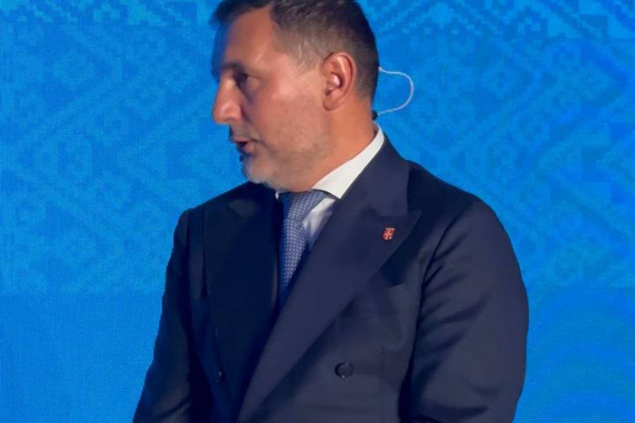 BRANKO RADUJKO RAZBIO MIT O PRVOM DRESU SRBIJE: Evo šta su nosili fudbaleri na prvom Svetskom prvenstvu, TV serija je pogrešila! BRANKO RADUJKO RAZBIO MIT O PRVOM DRESU SRBIJE: Evo šta su nosili fudbaleri na prvom Svetskom prvenstvu, TV serija je pogrešila!