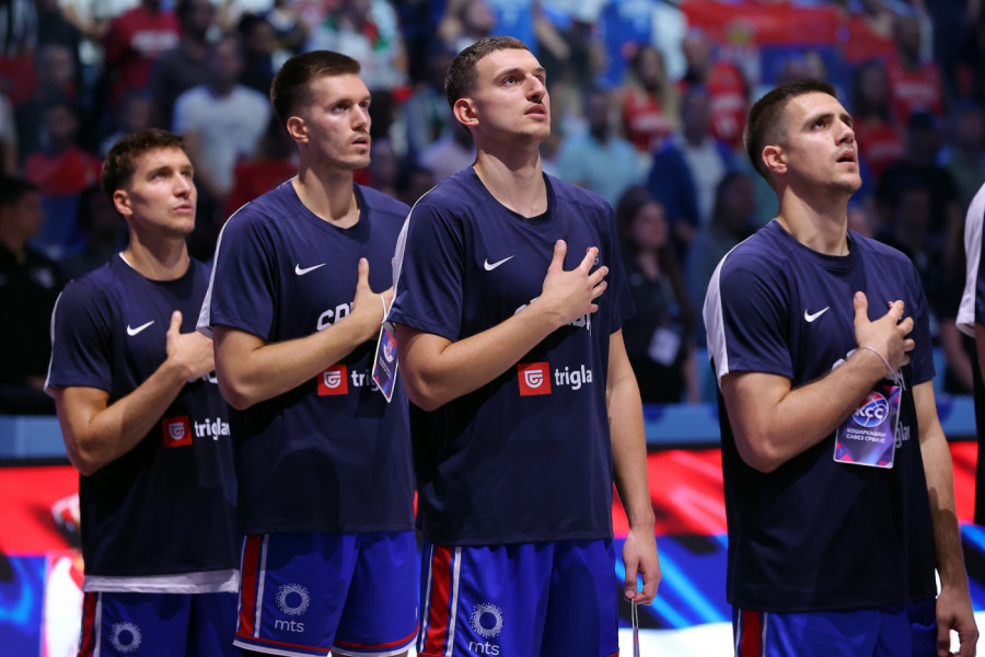 ĆISTA EMOCIJA! Evo kako su naši reprezentativci pevali himnu (VIDEO)