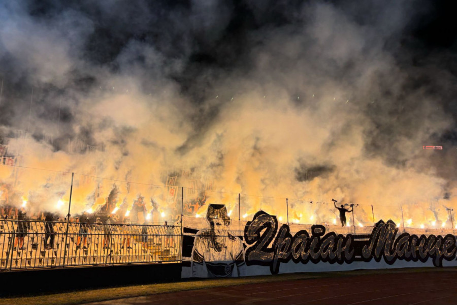 NESTVRANE SCENE U HUMSKOJ! Ovako su grobari odali počast legendarnom Draganu Manceu! (FOTO)