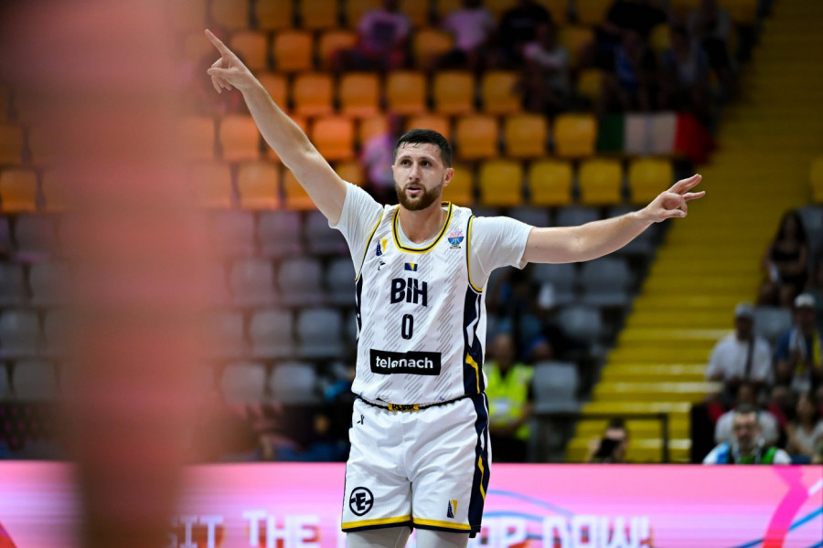 NAVIJAČI PARTIZANA ĆE BITI ODUŠEVLJENI! Pogledajte neverovatnu scenu na meču Evrobasketa! (VIDEO)