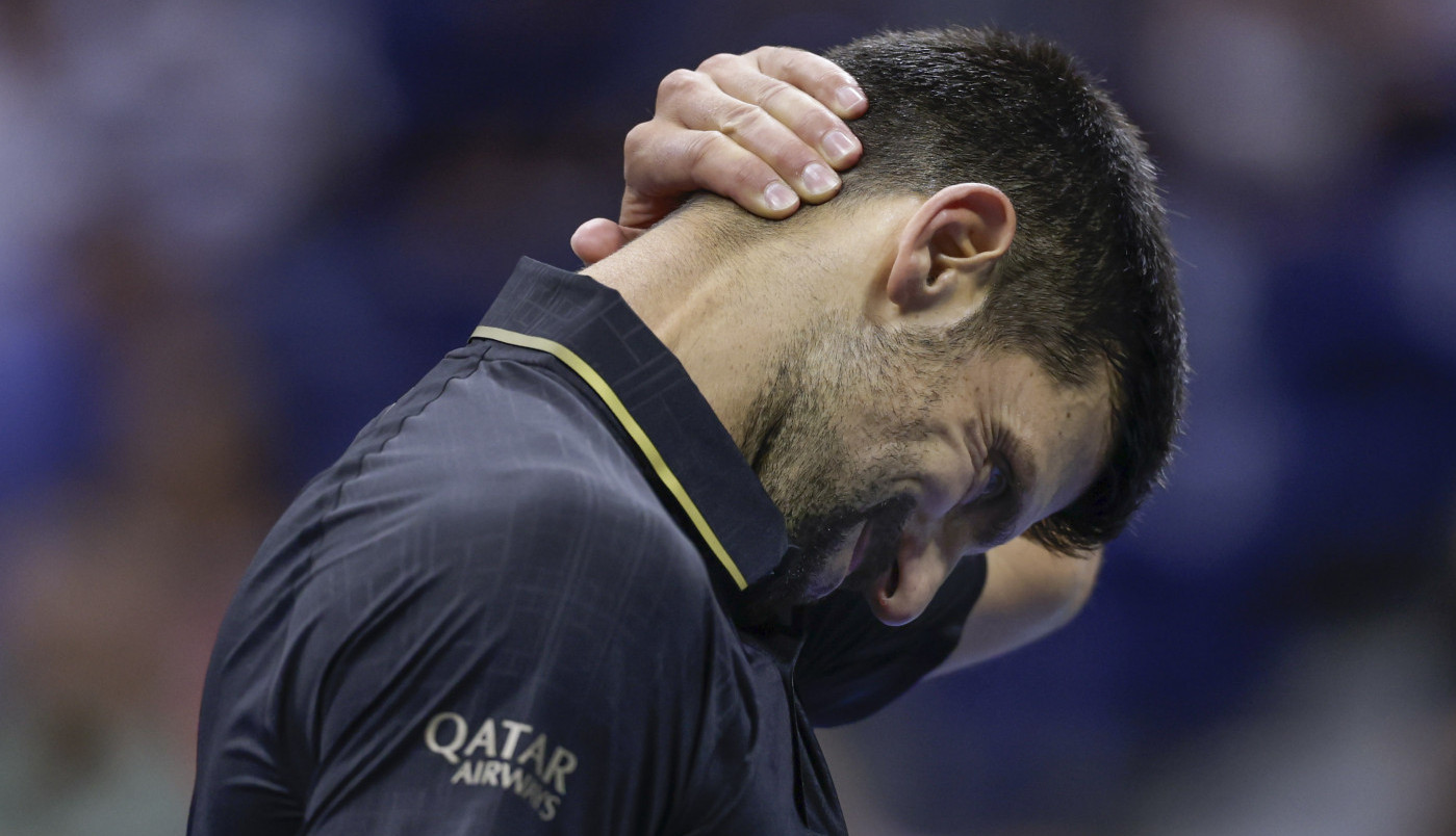 NOLE IGRA SJAJNO, ALI JE U JEDNOM MOMENTU ZABRINUO PLANETU: Srpski teniser tražio medicinski tajm-aut, evo i zbog čega! (FOTO)