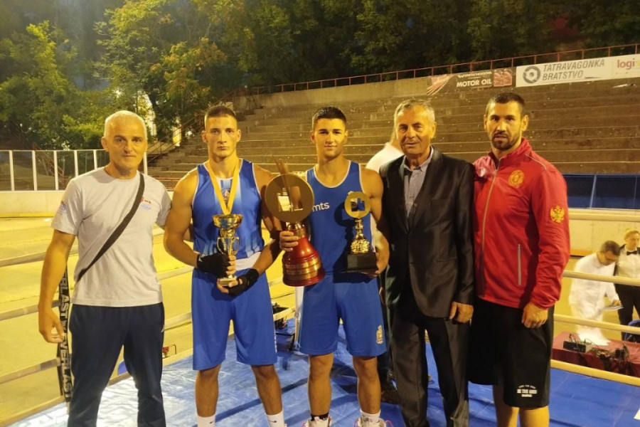 Trofeji 43. "Vojvođanske zlatne rukavice" u rukama Melinde i Đorđa!