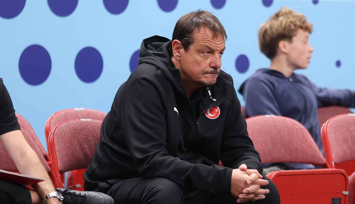 ATAMAN SE IZVINIO NACIJI, PA ZAPLAKAO: Emotivne scene na dočeku turskih košarkaša! (VIDEO)