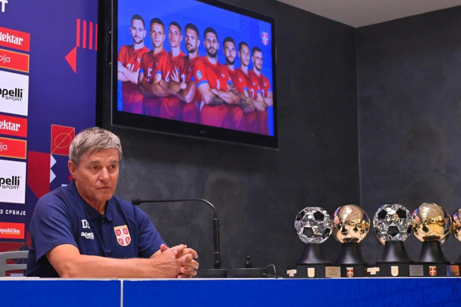 SELEKTOR DRAGAN STOJKOVIĆ: "OVO NIJE POKLON, OVO JE ZAHVALNOST ZA SVE ONO ŠTO STE DO SADA URADILI U SRPSKOM FUDBALU I PRE SVEGA NACIONALNOM DRESU“