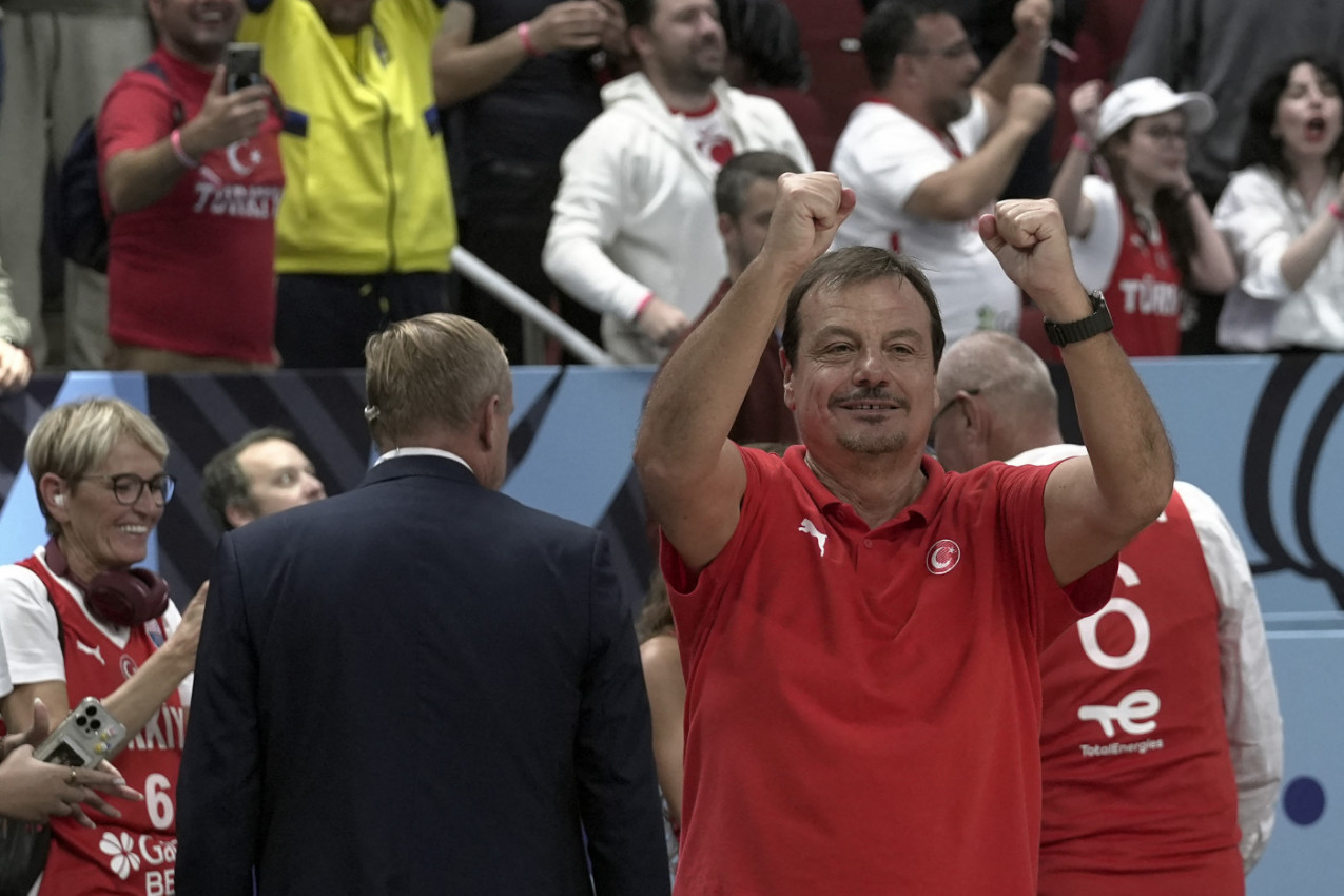 ŠOKANTAN POTEZ TURSKOG SELEKTORA: Ovome se niko nije nadao - porekao je sve što je govorio uoči duela sa Srbijom! (FOTO) ŠOKANTAN POTEZ TURSKOG SELEKTORA: Ovome se niko nije nadao - porekao je sve što je govorio uoči duela sa Srbijom! (FOTO)