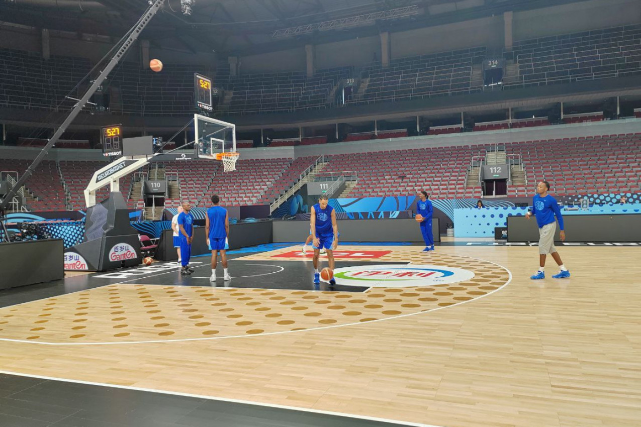 ŠOKANTAN PRIZOR NA TRENINGU FRANCUSKE: Pogledajte šta smo im zatekli među opremom za trening! (FOTO, VIDEO) ŠOKANTAN PRIZOR NA TRENINGU FRANCUSKE: Pogledajte šta smo im zatekli među opremom za trening! (FOTO, VIDEO)