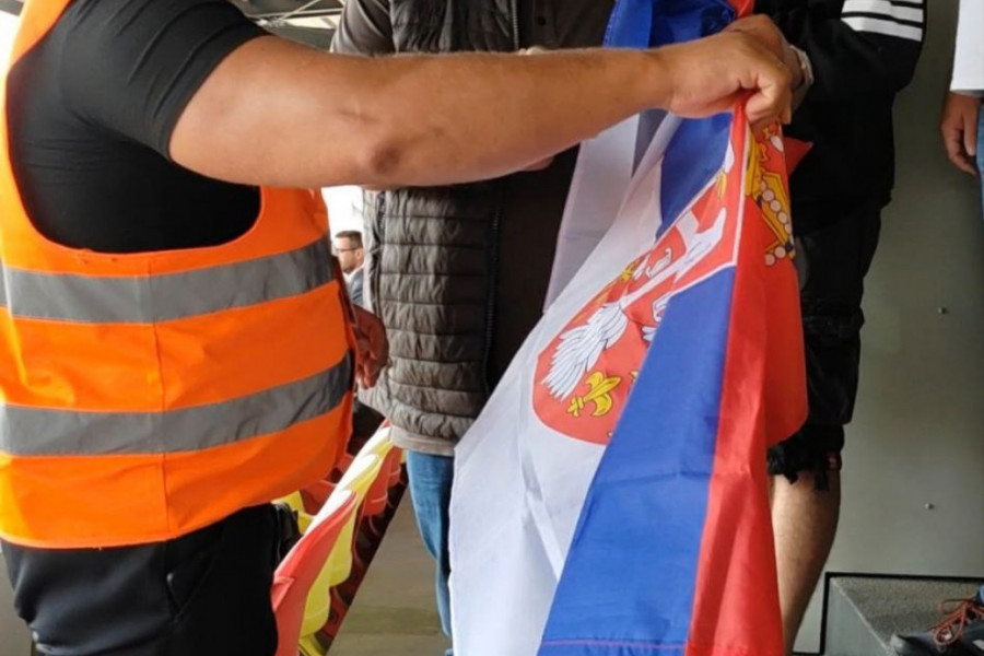 FUDBALSKA REVOLUCIJA: Drugoligaš spojio tradiciju i tehnologiju - sezonska ulaznica UGRAĐENA u navijački šal! (VIDEO)