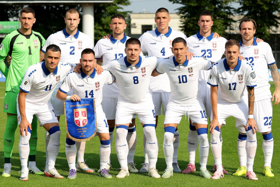 GOOOOOOOL! Vlahović odmah načeo Letonce, SJAJAN POČETAK SRBIJE!
