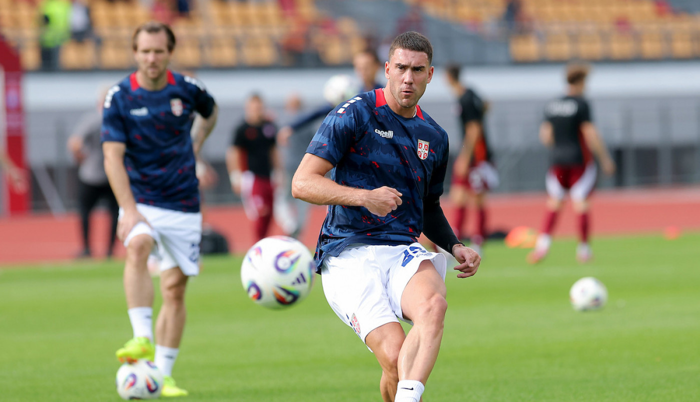 POGLEDAJTE VLAHOVIĆEV GOL ZA VOĐSTVO SRBIJE PROTIV LETONIJE: Dušan jednim potezom utišao Rigu! (VIDEO)