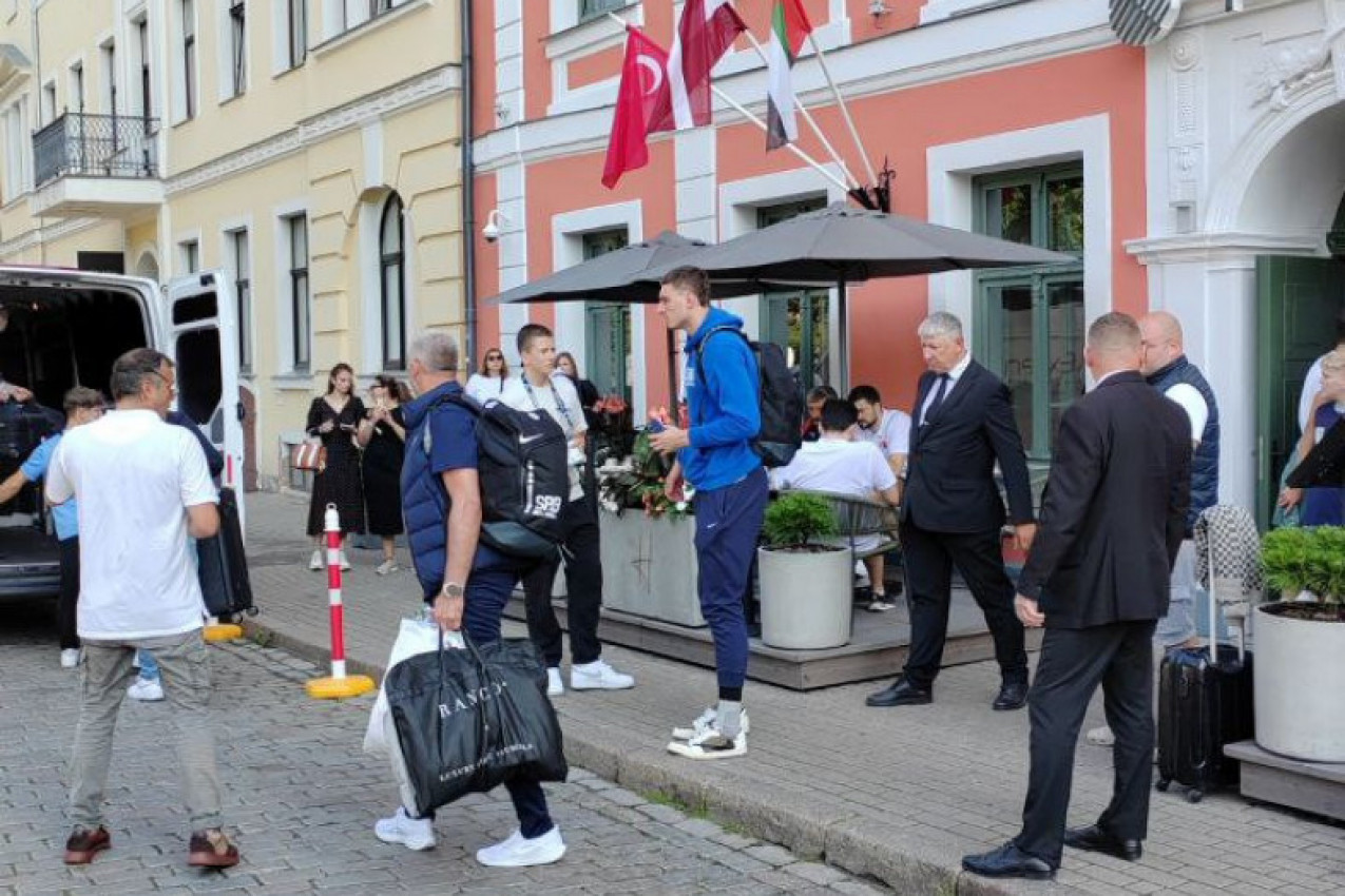 SADA JE ZVANIČNO KRAJ: Reprezentativci spakovali kofere, evo kada će sleteti u Beograd! (VIDEO) SADA JE ZVANIČNO KRAJ: Reprezentativci spakovali kofere, evo kada će sleteti u Beograd! (VIDEO)