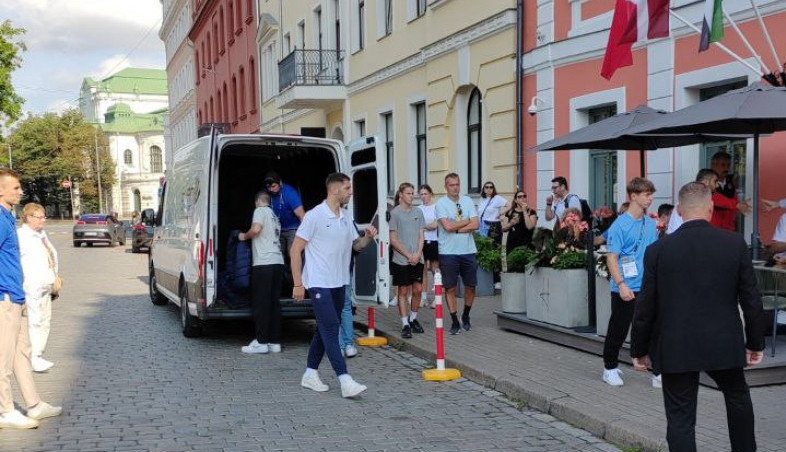 TUGA, BOL I APLAUZI: "Orlovi" ispraćeni OVACIJAMA iz Rige! (VIDEO) TUGA, BOL I APLAUZI: "Orlovi" ispraćeni OVACIJAMA iz Rige! (VIDEO)