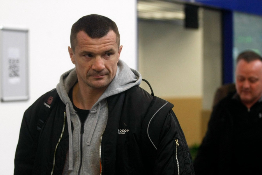 HAOS NA FNC: Sin UFC legende pogođen flašom u glavu!