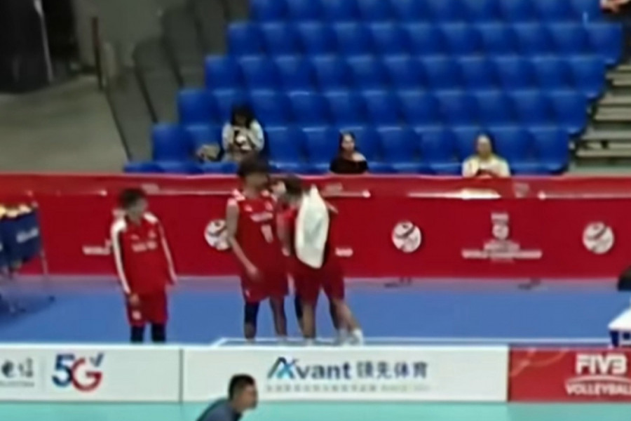SKANDAL USRED UTAKMICE: Okrenuo se ka saigraču i ZAKUCAO ga pesnicom u glavu - nastao je haos! (VIDEO)