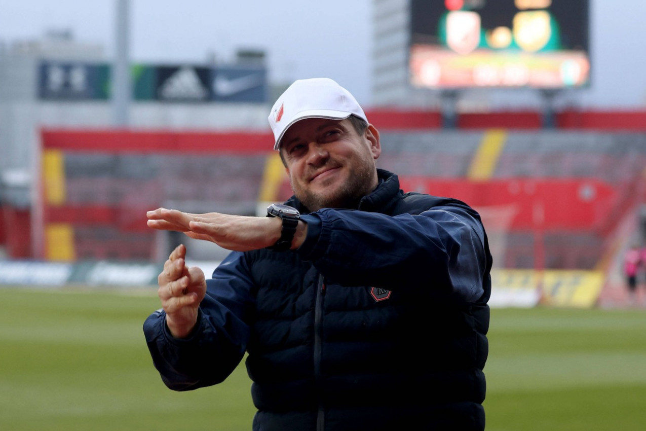 LALATE, ZAŠTO TOLIKO MENJAŠ KLUBOVE?! Odgovorio je na pitanje koje zanima čitavu Srbiju, pa otkrio koga je zvao u Zvezdu LALATE, ZAŠTO TOLIKO MENJAŠ KLUBOVE?! Odgovorio je na pitanje koje zanima čitavu Srbiju, pa otkrio koga je zvao u Zvezdu