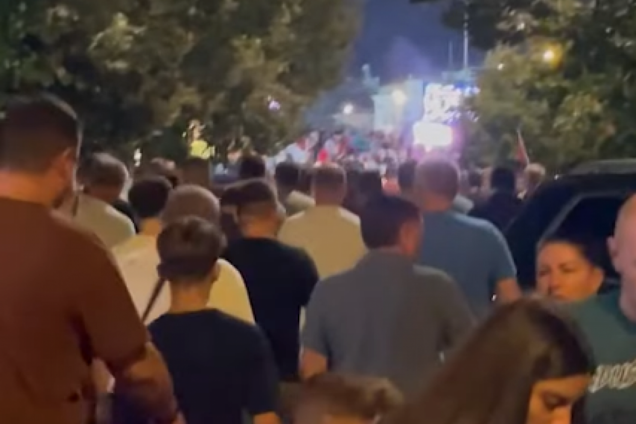 DUŠKO TOŠIĆ STIGAO NA SPEKTAKL SA ENGLESKOM: Bivši reprezentativac na mestu koje dobro pamti! (VIDEO)