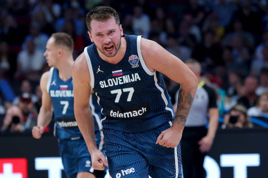 ŠTETA ŠTO OVO NIJE VAŽILO: Dončić bezveze šutnuo s pola terena, a pogodak je oduševio navijače! (VIDEO)