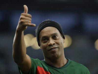 Ronaldinjo se vraća na teren: Evo kog datuma će legendarni Brazilac ponovo da "prosipa magiju"