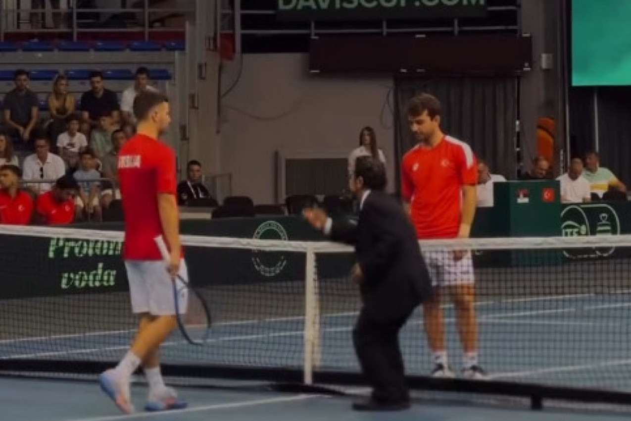 RUTINIRANJE: Kecmanović deklasirao turskog tenisera - Srbija povela! (VIDEO)