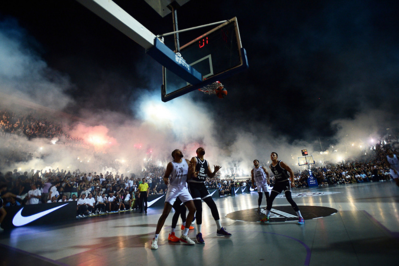 GROBARI ZAPALILI CENTAR PRESTONICE: Spektakularni vatromet - Beograd večeras gori! (VIDEO) GROBARI ZAPALILI CENTAR PRESTONICE: Spektakularni vatromet - Beograd večeras gori! (VIDEO)