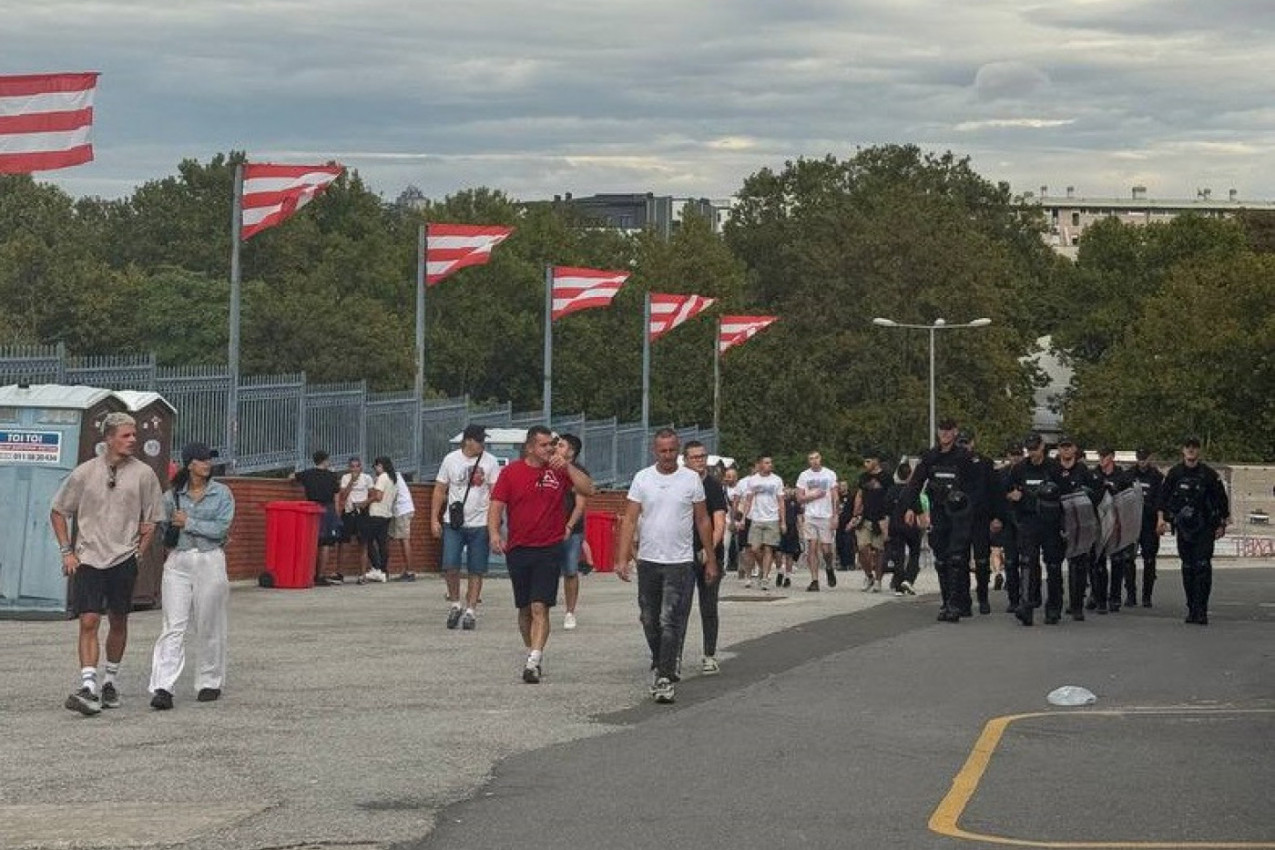 SVI PUTEVI VODE KA TOPČIDERSKOM BRDU: Sprema se spektakl - Delije pristižu na Marakanu! (FOTO-GALERIJA, VIDEO) SVI PUTEVI VODE KA TOPČIDERSKOM BRDU: Sprema se spektakl - Delije pristižu na Marakanu! (FOTO-GALERIJA, VIDEO)