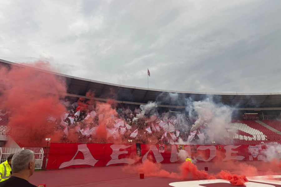 PIRO-ŠOU DELIJA NA MARAKANI! Ovako navijači Crvene zvezde proslavljaju 62. rođendan! (VIDEO)
