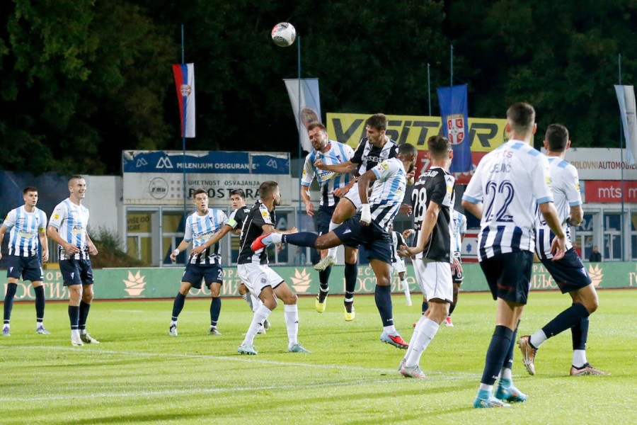 GOOOLLLL!! Debitantski pogodak Simića! Vodi Partizan!
