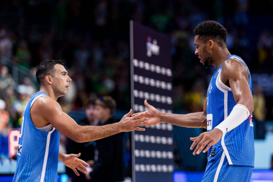 ADETOKUMBO SNIMAO GOLIŠAVOG SAIGRAČA KAKO ĐUSKA! Potpuna ludnica u svlačionici Grčke!