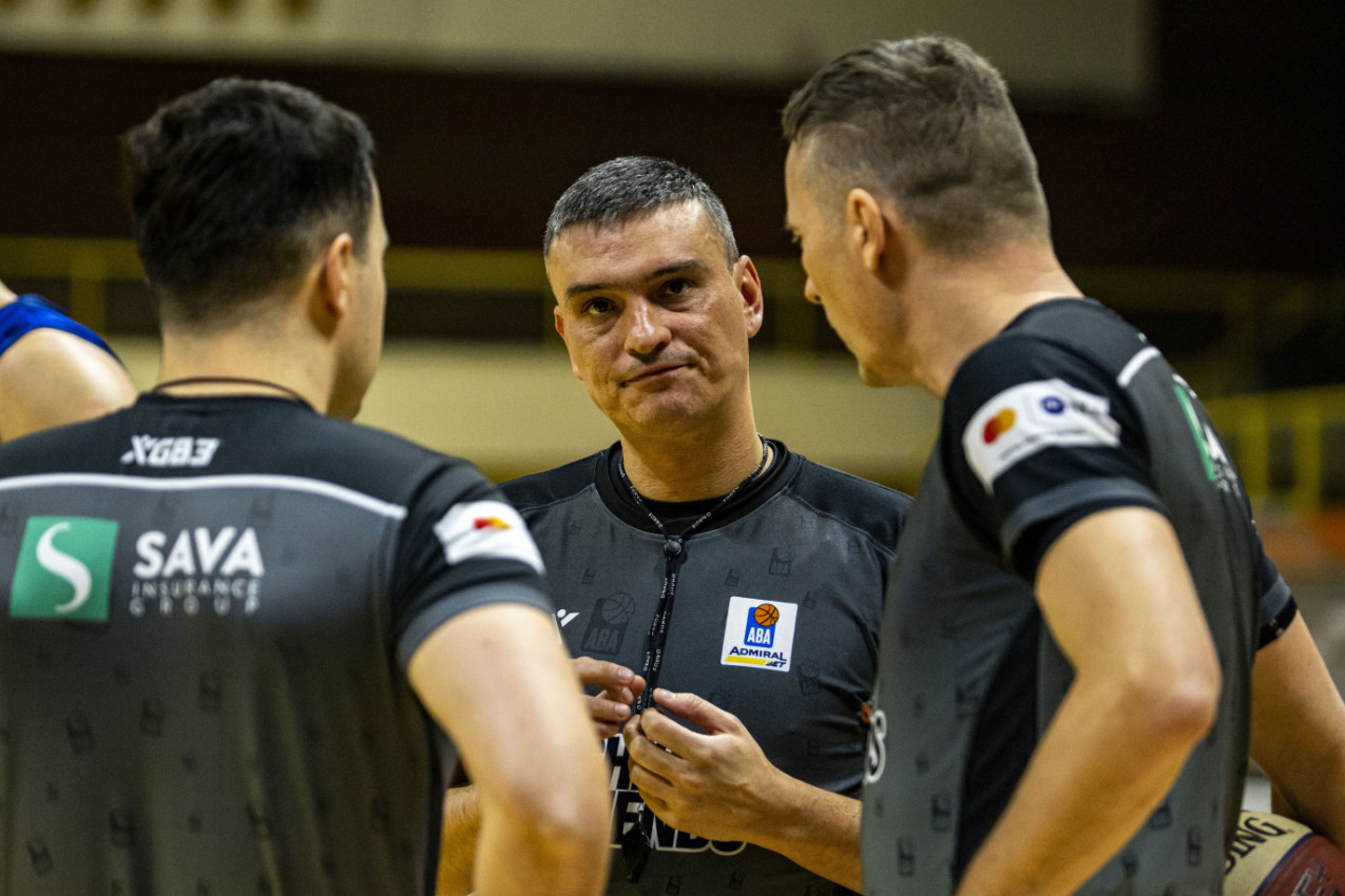 MERIDIANBET KLS UJEDINIO SUDIJE I TRENERE: Iskusni arbitar izneo utiske sa Stare planine! (VIDEO) MERIDIANBET KLS UJEDINIO SUDIJE I TRENERE: Iskusni arbitar izneo utiske sa Stare planine! (VIDEO)