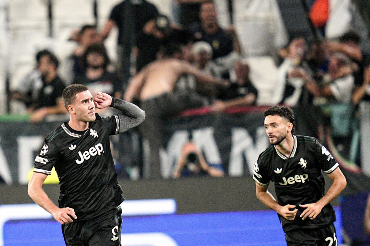 NIJE DOZVOLIO DA GA PONIZE: Brutalna reakcija Vlahovića na provokaciju! (VIDEO) NIJE DOZVOLIO DA GA PONIZE: Brutalna reakcija Vlahovića na provokaciju! (VIDEO)