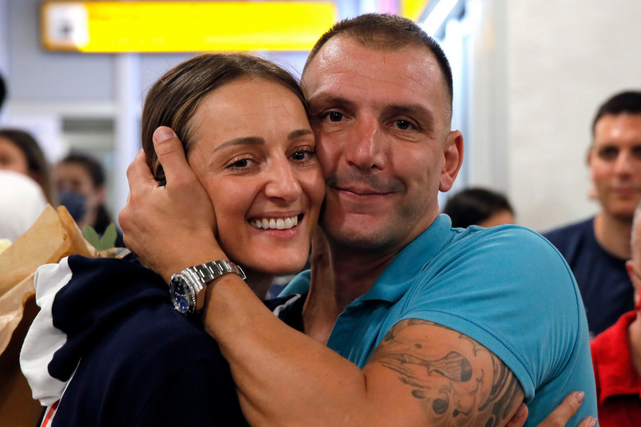 IMA TU IPAK JOŠ NEŠTO?! Zašto se Maja Ognjenović posle razvoda od Dače odlučila baš za ovaj potez? (FOTO) IMA TU IPAK JOŠ NEŠTO?! Zašto se Maja Ognjenović posle razvoda od Dače odlučila baš za ovaj potez? (FOTO)