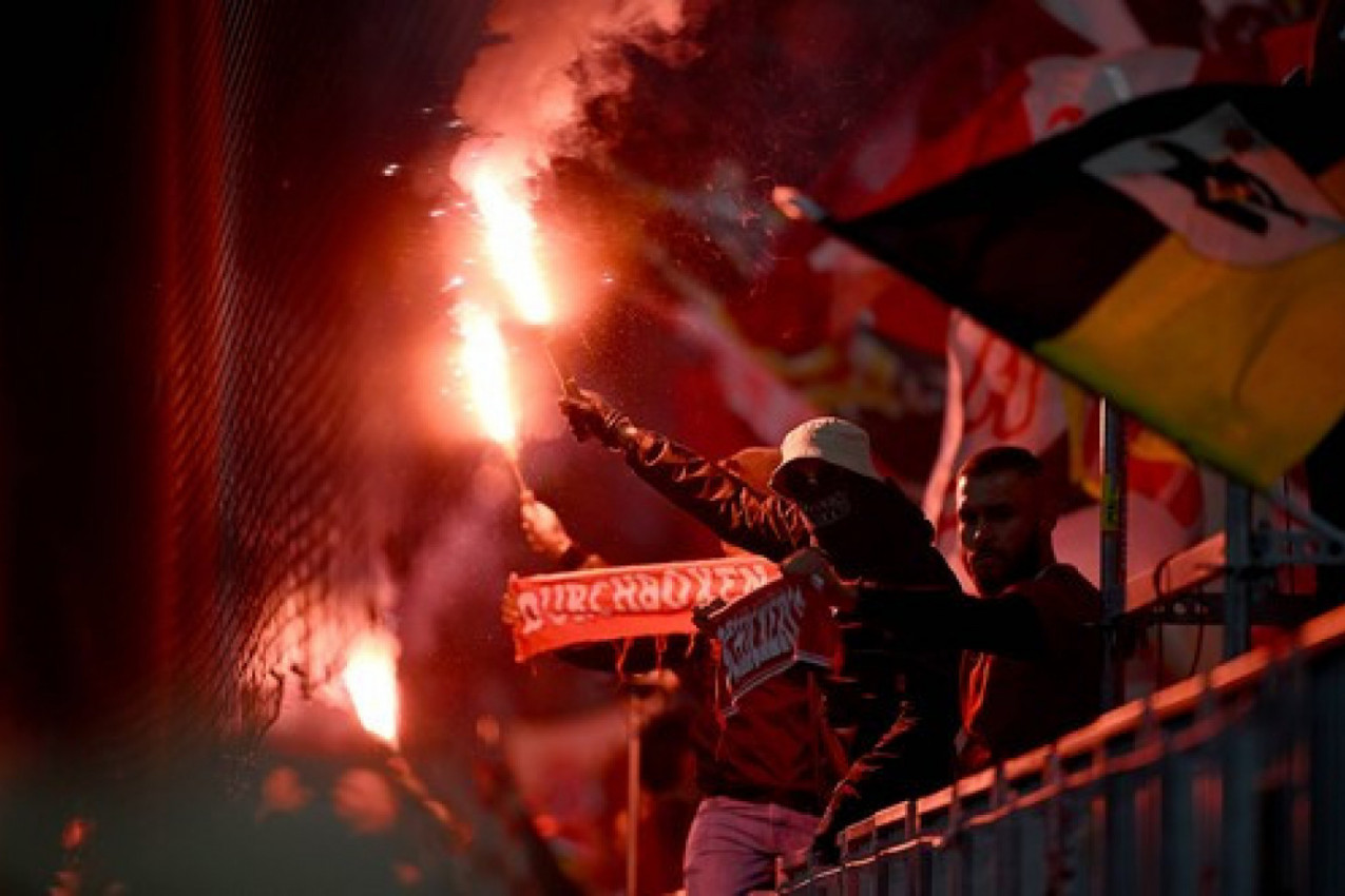 JEZIVE SCENE PRED MEČ LIGE ŠAMPIONA! Huligani okupirali ulice Pariza! (FOTO)