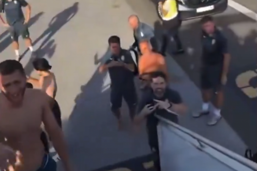 VRELINA IH POBEDILA! Fudbaleri Monaka se svukli do gole kože u avionu, bizarna scena pred meč Lige šampiona! (VIDEO)