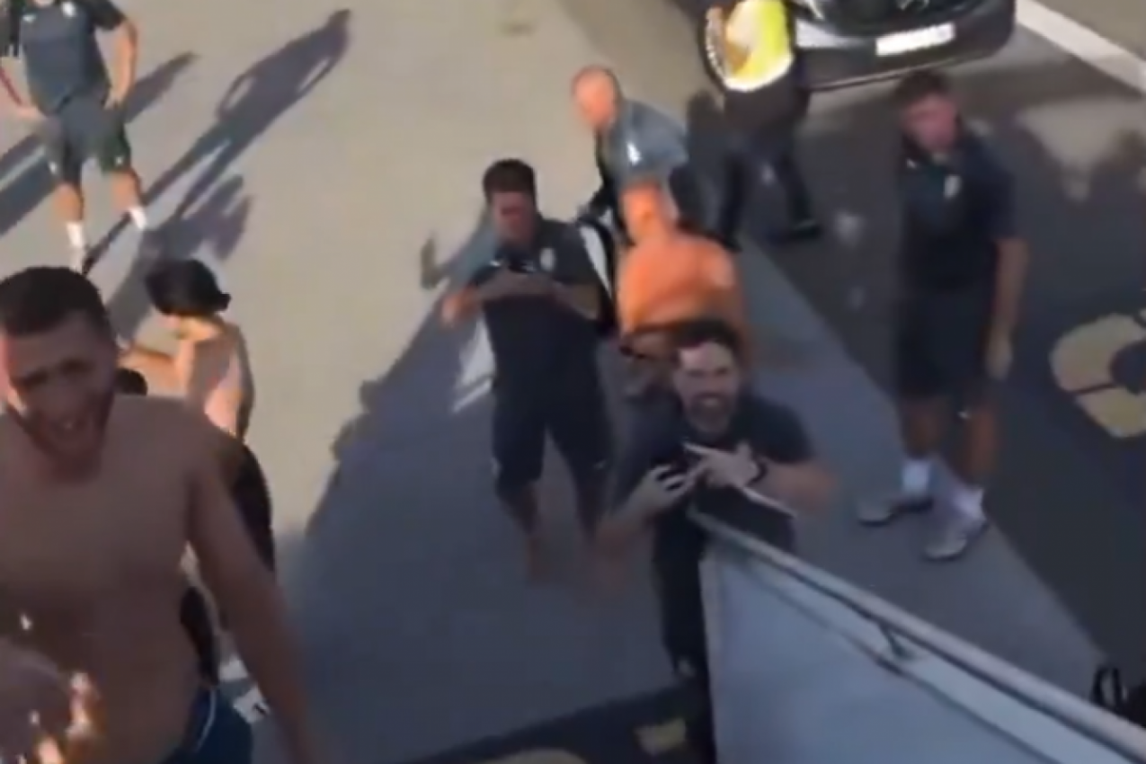 VRELINA IH POBEDILA! Fudbaleri Monaka se svukli do gole kože u avionu, bizarna scena pred meč Lige šampiona! (VIDEO)