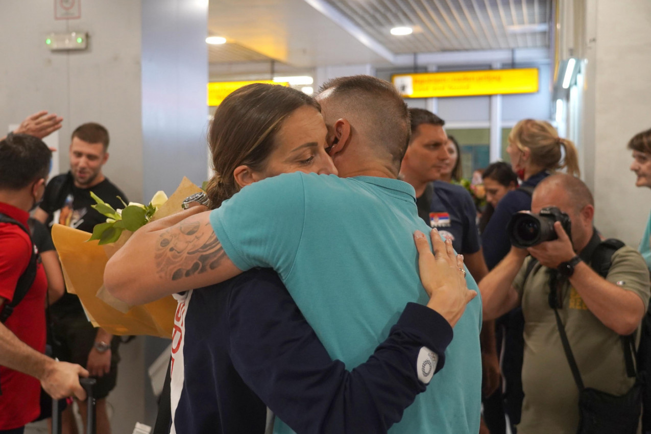 MAJA JE PRE DAČE BILA VERENA ZA TEA: Evo zašto je ta ljubav pukla - njih dvojica bili veliki prijatelji! MAJA JE PRE DAČE BILA VERENA ZA TEA: Evo zašto je ta ljubav pukla - njih dvojica bili veliki prijatelji!