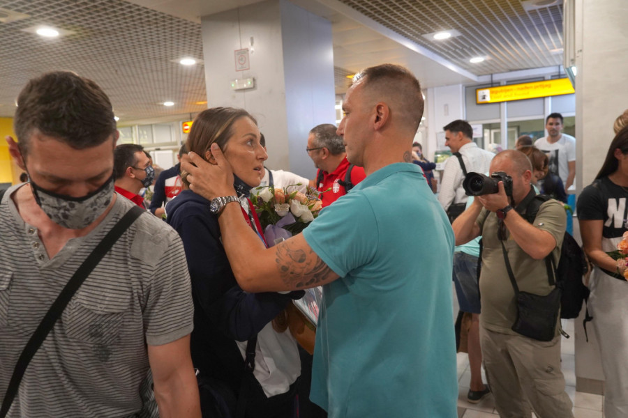 PRVA FOTKA DAČE IKODINOVIĆA POSLE RASTANKA OD MAJE OGNJENOVIĆ: Uhvaćen je sa ovom DIVNOM DEVOJKOM! (FOTO)