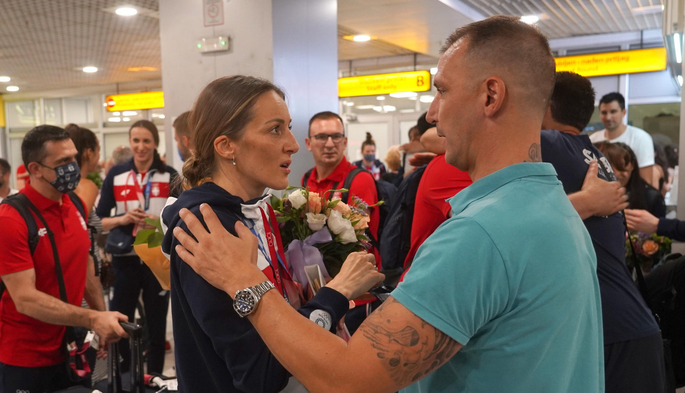 EVO KAKO JE MAJA OGNJENOVIĆ OTKRILA DA SE RASTALA OD DAČE: Ovaj potez mnogima je promakao!