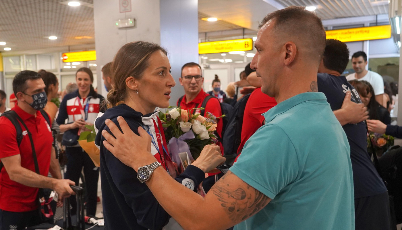 EVO KAKO JE MAJA OGNJENOVIĆ OTKRILA DA SE RASTALA OD DAČE: Ovaj potez mnogima je promakao!