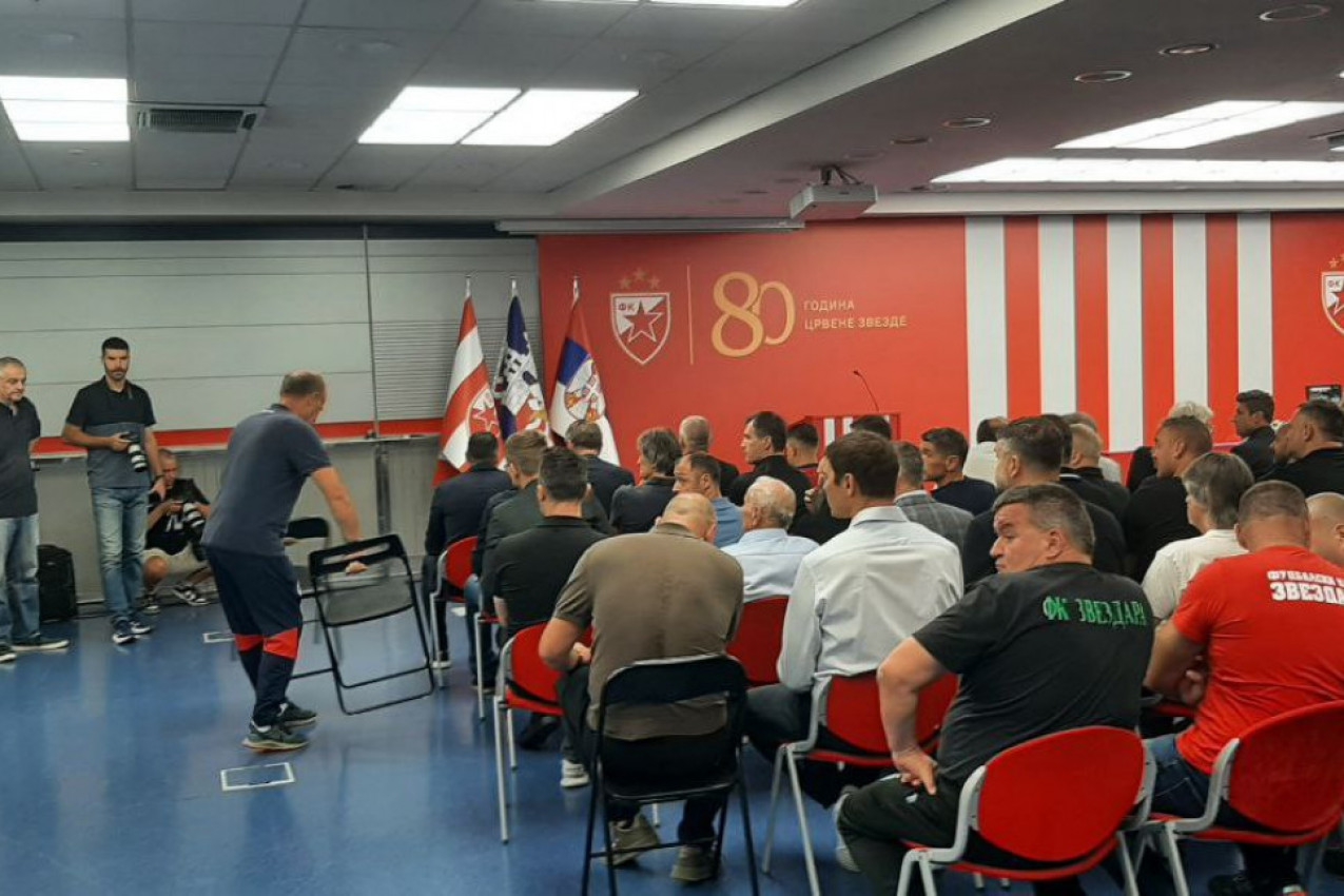 KOMEMORACIJA DEJANA MILOVANOVIĆA: Iako danas ima večiti derbi, ON je prvi stigao da oda počast legendi! (VIDEO)