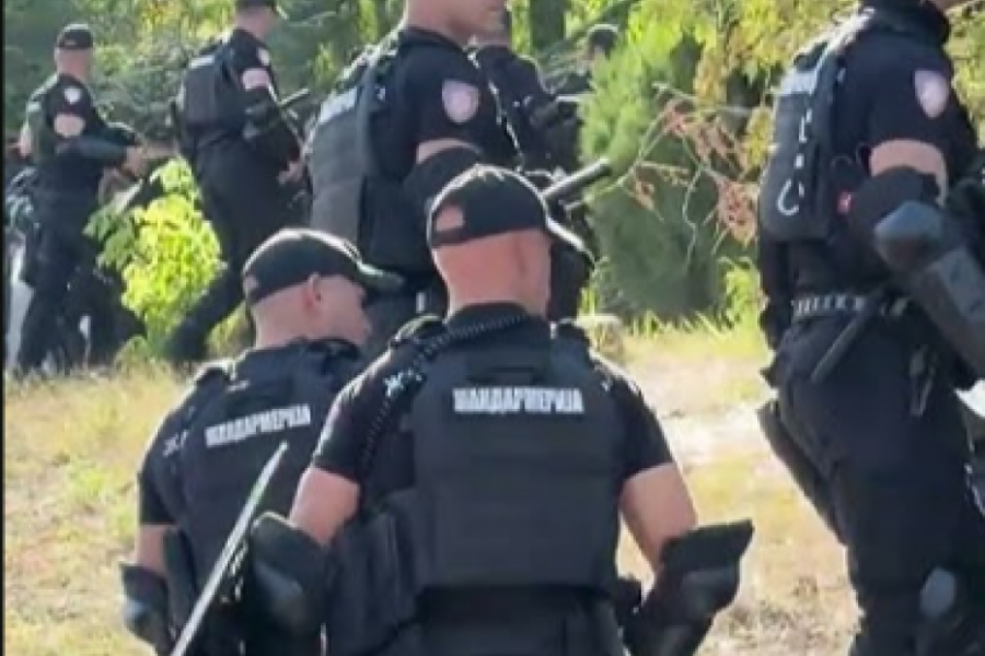 OPSADNO STANJE ISPRED STADIONA PARTIZANA: OKLOPNA VOZILA stigla u Humsku, žandarmerija već zauzela položaje! (VIDEO)