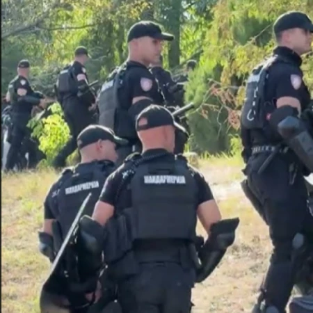 OPSADNO STANJE ISPRED STADIONA PARTIZANA: OKLOPNA VOZILA stigla u Humsku, žandarmerija već zauzela položaje! (VIDEO)