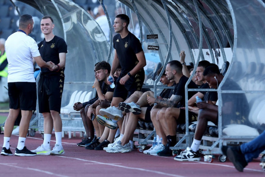 JEDAN VAN TIMA, DRUGI SE PRIKLJUČUJE: Blagojević i Partizan bez bitnog igrača na OFK!