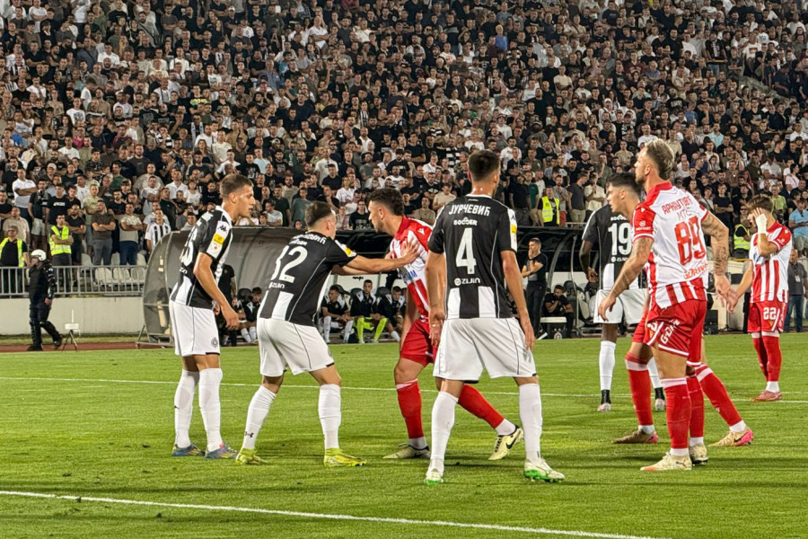 MARKO ARNAUTOVIĆ NA ZEMLJI: Nije dobro za fudbalera Zvezde, crveno-beli drže posed!