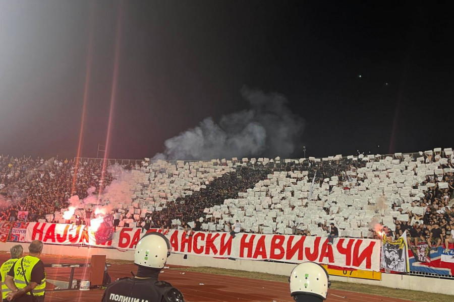 ŠTA SU DELIJE HTELE DA KAŽU GROBARIMA: Navijači Zvezde razvile kriptičan transparent, pa prozivali navijače Partizana!