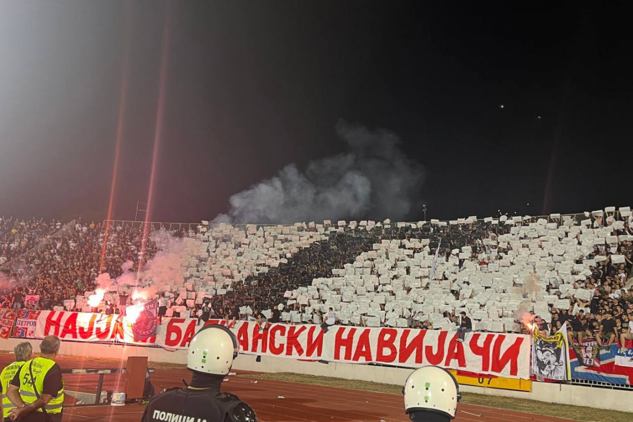 ŠTA SU DELIJE HTELE DA KAŽU GROBARIMA: Navijači Zvezde razvile kriptičan transparent, pa prozivali navijače Partizana! ŠTA SU DELIJE HTELE DA KAŽU GROBARIMA: Navijači Zvezde razvile kriptičan transparent, pa prozivali navijače Partizana!