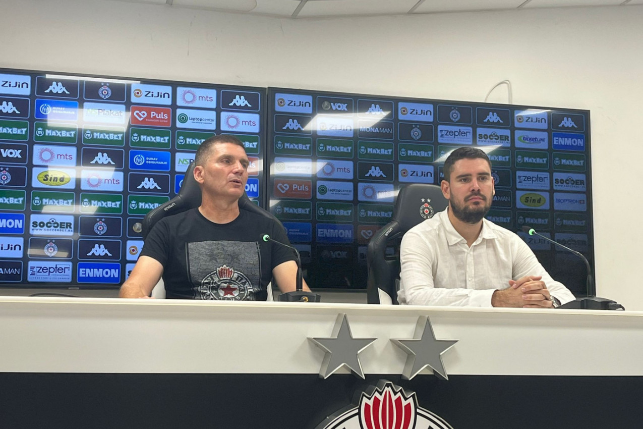 IGRAČI PARTIZANA KAŽNJENI POSLE DEBAKLA: Blagojević opet progovorio o sramoti u Šapcu! (VIDEO) IGRAČI PARTIZANA KAŽNJENI POSLE DEBAKLA: Blagojević opet progovorio o sramoti u Šapcu! (VIDEO)