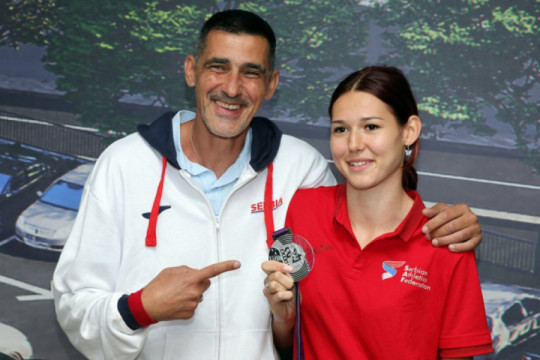 PONOSNI TATA: Dragutin Topić nakon nacionalnog rekorda mezimice RAZNEŽIO i one najtvrđeg srca! (FOTO)