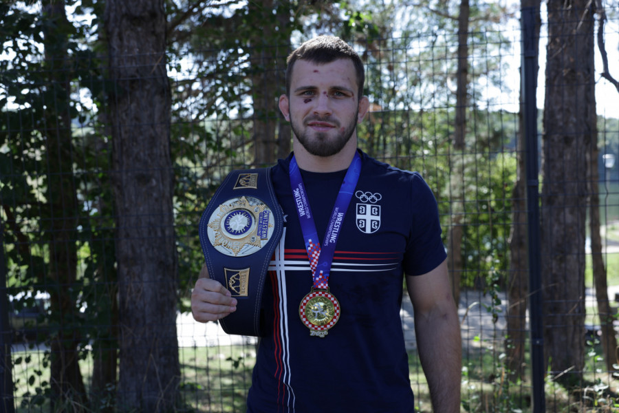 BRUTALNA PORUKA SRPSKOG RVAČA: Komarov nije mogao više da ćuti (FOTO, VIDEO)